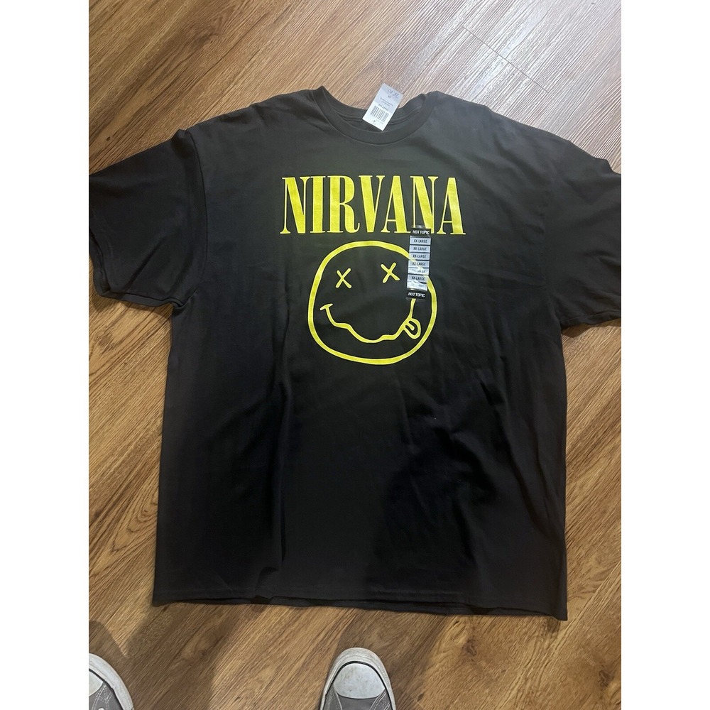 Hot Topic NWT Nirvana‎ T-shirt Smiley Face Size Large